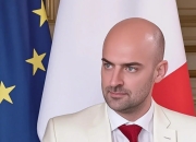 爱游戏官网攻略-意大利队开设紧急会议，研究战术